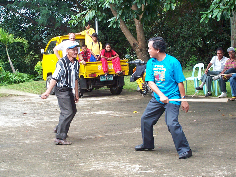 GM Aguillar and Fr Balitor Philippines 2003